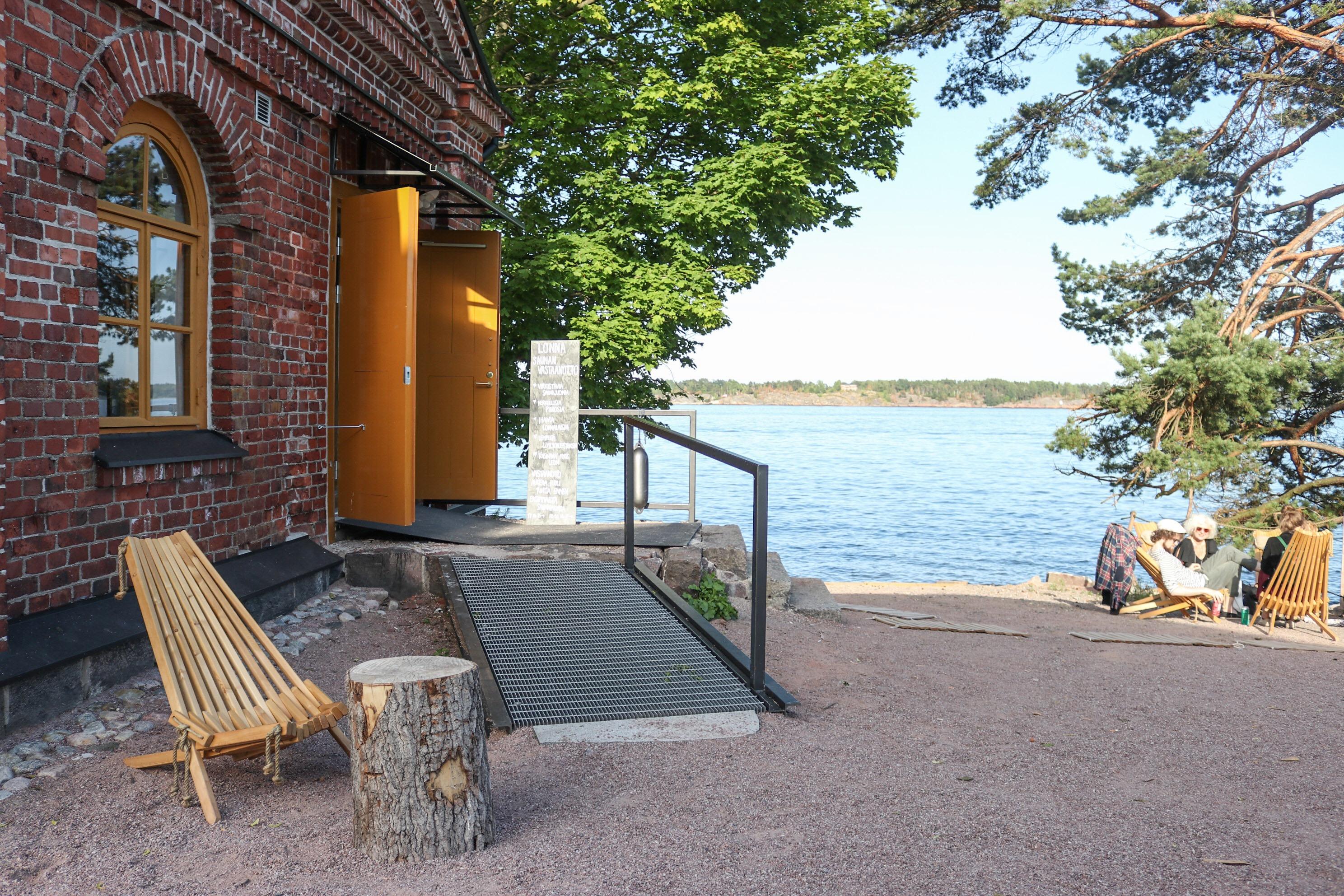 Gay/LGBTQ friendly Island Of Lonna in Helsinki Finland, sateenkaariystävällinen Suomi yhteisön jäsen