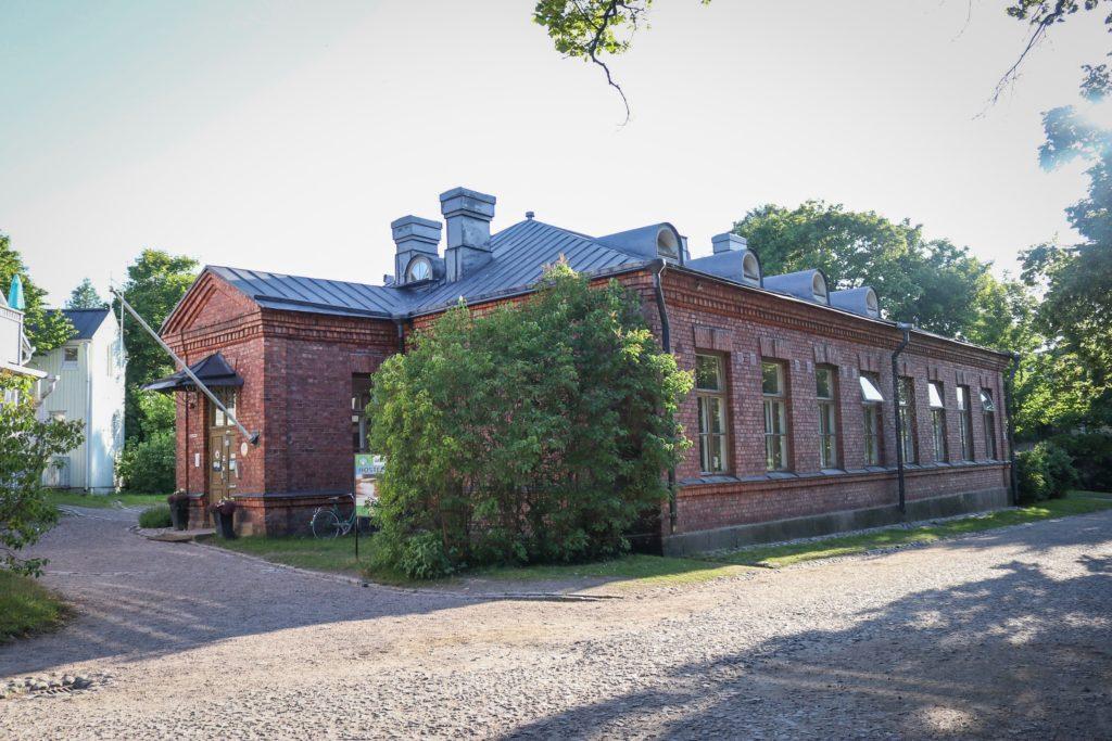 Gay/LGBTQ friendly hostel Suomenlinna in Suomenlinna Finland, sateenkaariystävällinen Suomi yhteisön jäsen