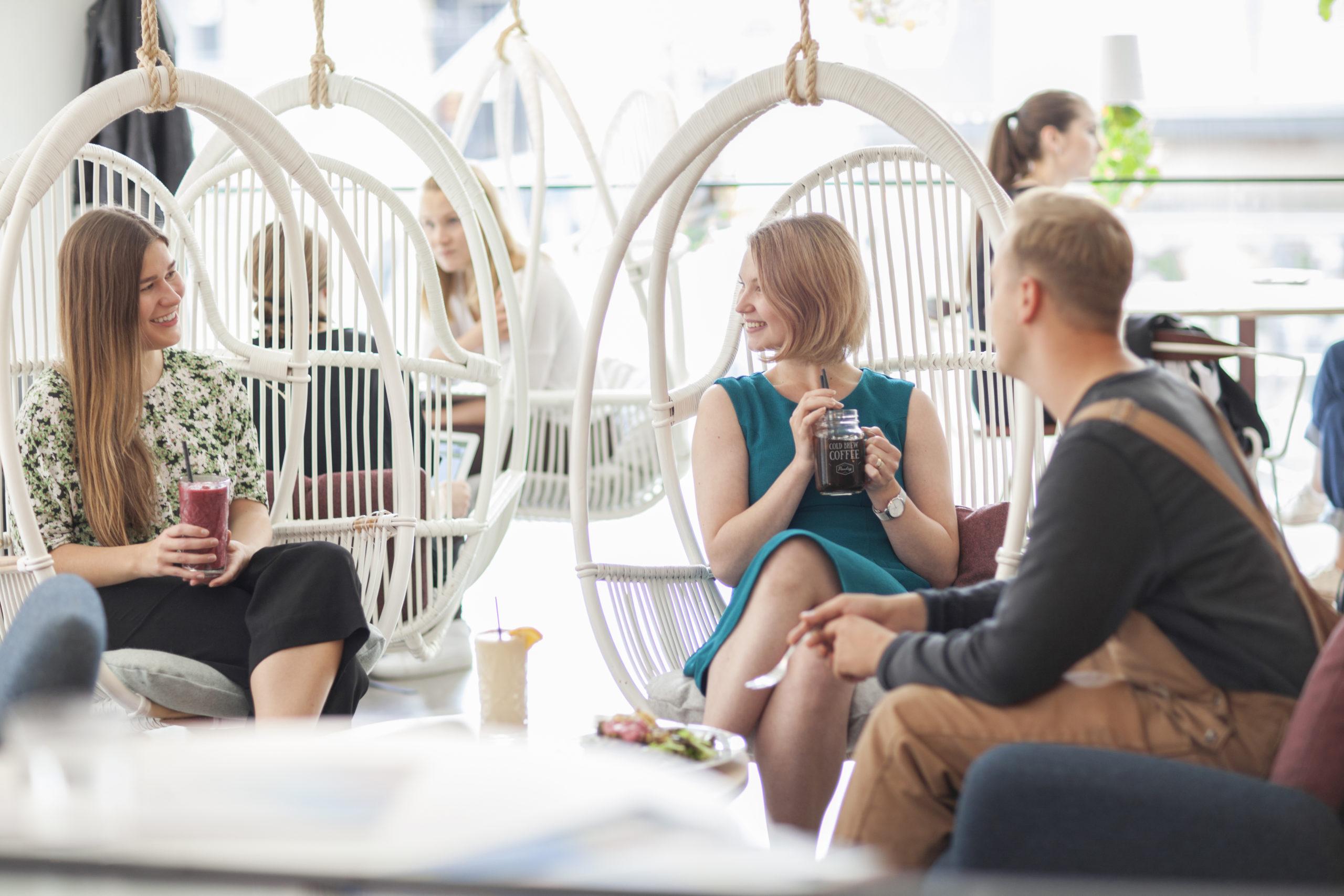 Gay/LGBTQ friendly Paulig kulma cafe in Helsinki Finland, sateenkaariystävällinen Suomi yhteisön jäsen